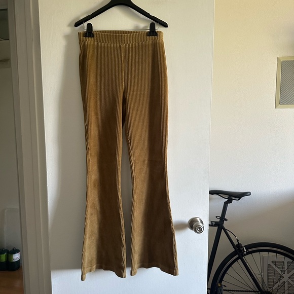 Aerie Tan Ribbed Velour Flare Corduroy Pants size Medium EUC - Picture 2 of 7